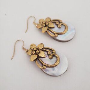 Kriaytions Mother of Pearl Flower Drop Earrings NEW NEW